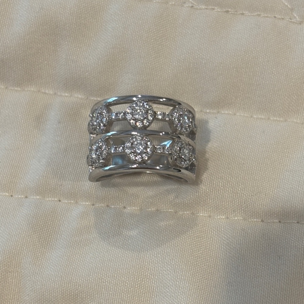 Lisa Robertson Elegant Silver (925) Diamond Ring